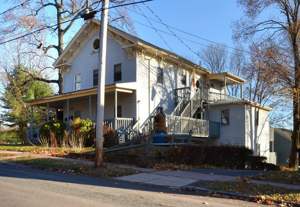 57 Talcott Ave in Vernon Rockville, CT - Foto de edificio