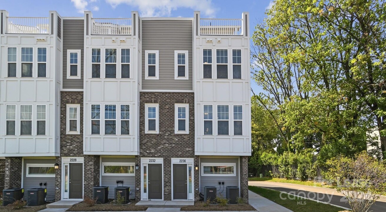 6026 Sta Xing Ave in Charlotte, NC - Building Photo