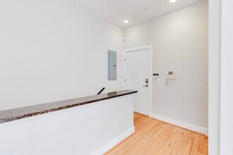 500 M St NW, Unit 3 in Washington, DC - Foto de edificio - Building Photo