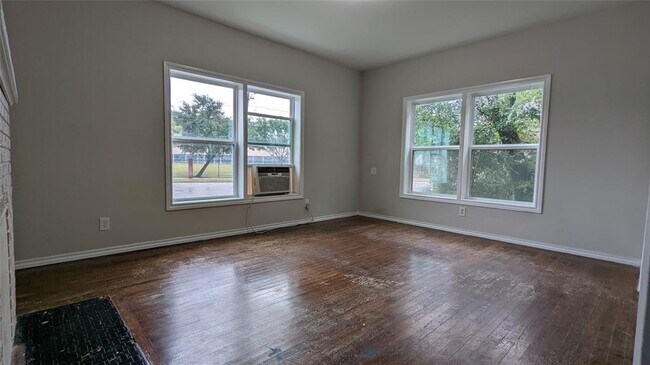 5028 Stimson St photo'