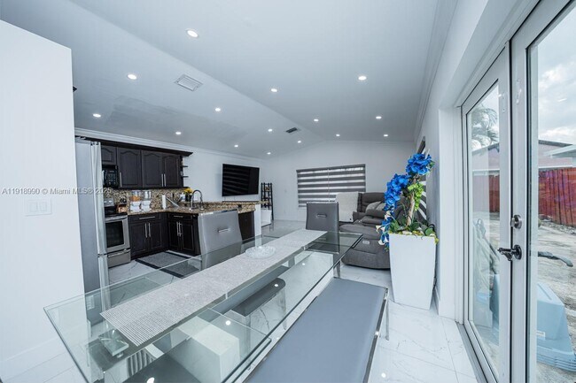 17404 SW 142nd Pl in Miami, FL - Building Photo - Building Photo