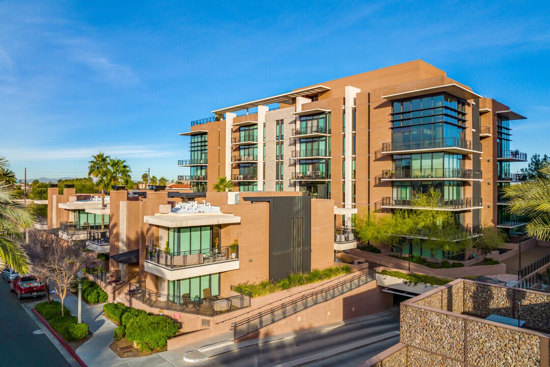 Portland Place Condominiums in Phoenix, AZ - Building Photo