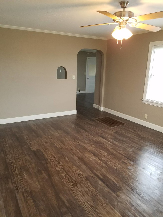 property at 108 W Hartford Ave