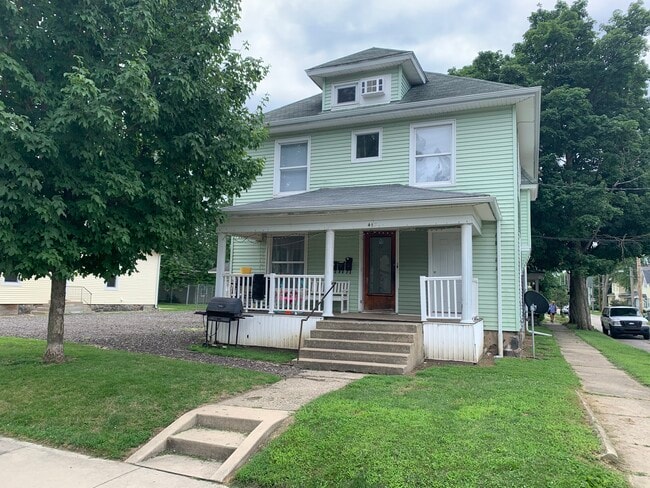 412 E Jefferson St, Unit 412-1 E Jefferson St in Goshen, IN - Foto de edificio - Building Photo