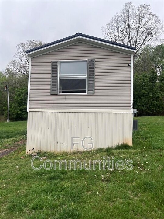 1822 Willowberry Ln in Morganton, NC - Building Photo