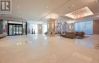 10 Inn On The Pk Dr in Toronto, ON - Building Photo - Building Photo