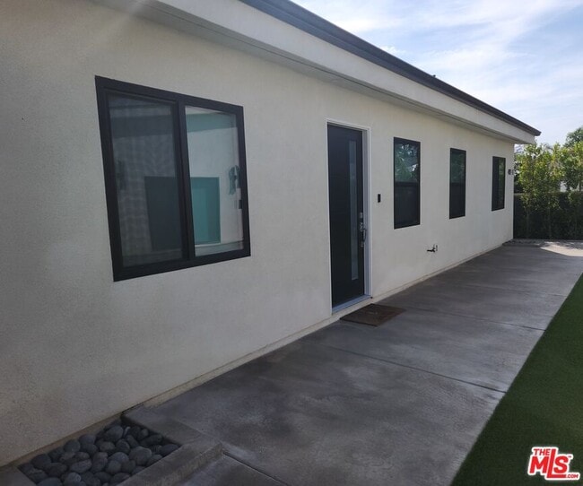 422-422-1 Almond Ave in Monrovia, CA - Building Photo - Building Photo