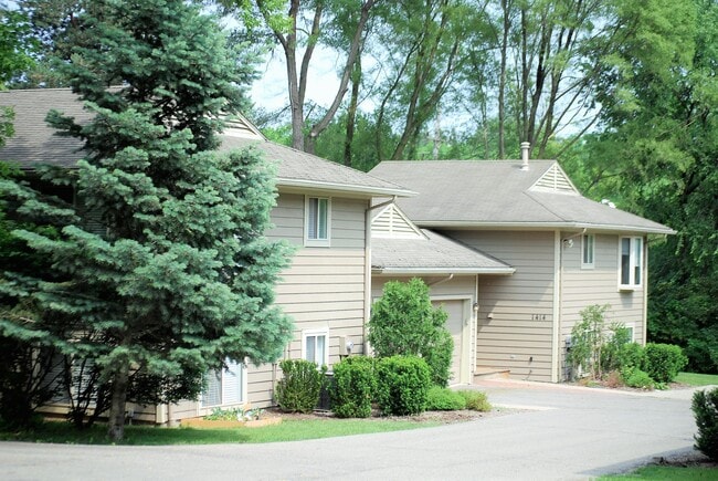 property at 1412 Traver St