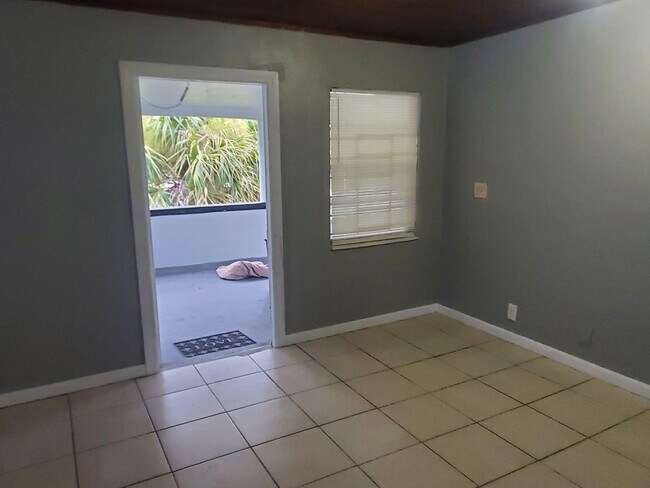 1232 W 35th St in Riviera Beach, FL - Building Photo - Building Photo