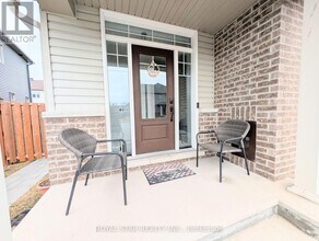 541 Hyssop St in Ottawa, ON - Building Photo - Building Photo