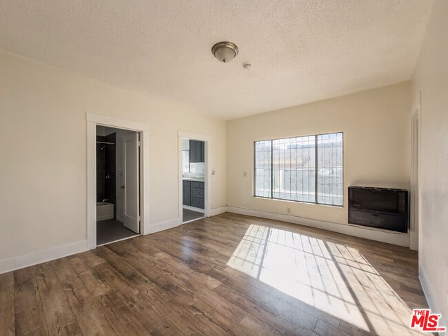 3309 Main St in Los Angeles, CA - Building Photo - Building Photo