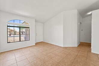 8235 W Eugie Ave in Peoria, AZ - Building Photo - Building Photo