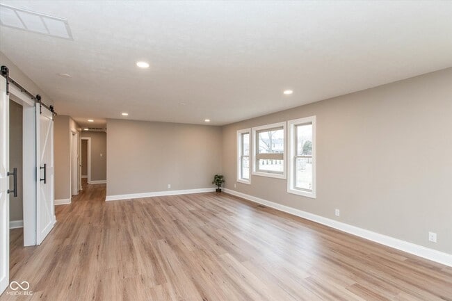 707 Daffon Dr in Indianapolis, IN - Foto de edificio - Building Photo