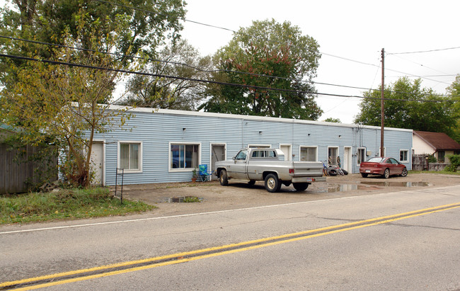 6070-6086 Park Lake Rd in Bath, MI - Building Photo - Building Photo