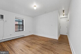 2105 Green St in Philadelphia, PA - Building Photo - Building Photo