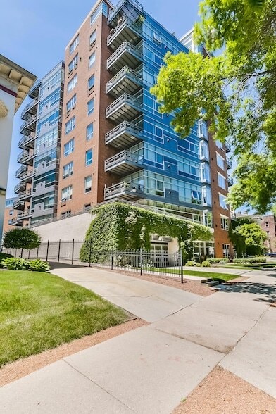 1111 N Marshall St in Milwaukee, WI - Foto de edificio - Building Photo