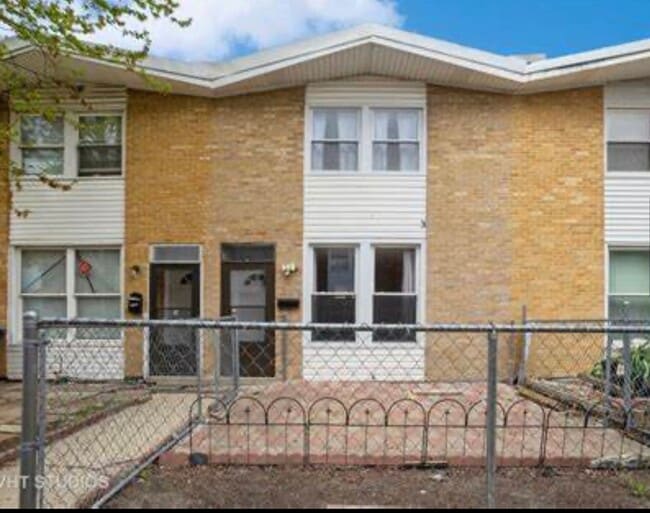 property at 2017 Pine St