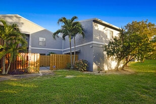 30 Crossings Cir in Boynton Beach, FL - Building Photo