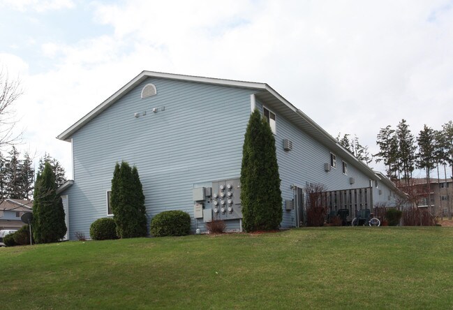 1909 Industrial St in Hudson, WI - Building Photo - Building Photo