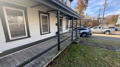 64 Broadway in Dover, NH - Foto de edificio - Building Photo