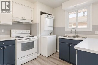 14 Grenadier Rd in Cambridge, ON - Building Photo - Building Photo