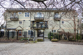 825 Salsbury Dr in Vancouver, BC - Building Photo - Building Photo