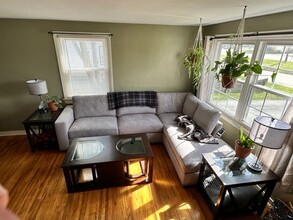 1190 Cleveland Dr, Unit Right in Buffalo, NY - Foto de edificio - Building Photo