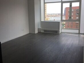 385 1st Ave in New York, NY - Building Photo - Building Photo