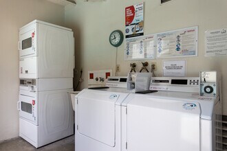 1828 Prosser Ave in Los Angeles, CA - Building Photo - Interior Photo