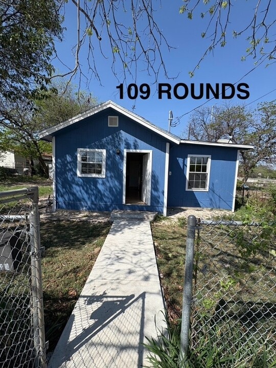109 Rounds St in San Antonio, TX - Building Photo
