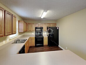 3055 Hidden Creek Dr in Nashville, TN - Building Photo - Building Photo