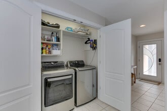 4815 Lake Dr in Virginia Beach, VA - Building Photo - Building Photo