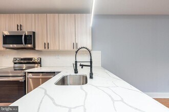 2821 Livingston St in Philadelphia, PA - Building Photo - Building Photo