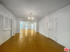 4919 Elmwood Ave in Los Angeles, CA - Foto de edificio - Building Photo
