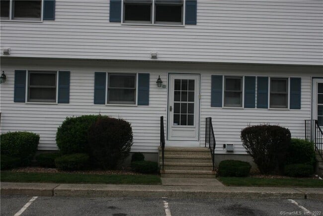 92 Commodore Commons Ct in Derby, CT - Building Photo - Building Photo