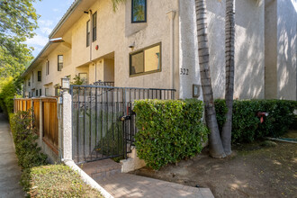 Mentor Townhomes in Pasadena, CA - Building Photo - Building Photo