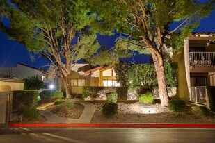 451 E Vía Carisma in Palm Springs, CA - Building Photo