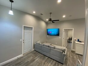 4371 Flandes St in Las Vegas, NV - Foto de edificio - Building Photo