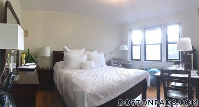 349 Pleasant St, Unit A1-12 in Malden, MA - Foto de edificio - Building Photo