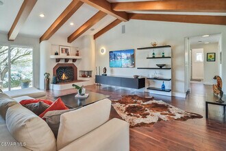 1117 Woodridge Ave in Thousand Oaks, CA - Building Photo - Building Photo