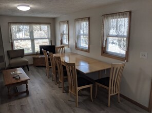 855 E Front St, Unit Beach house on west bay in Traverse City, MI - Building Photo - Building Photo