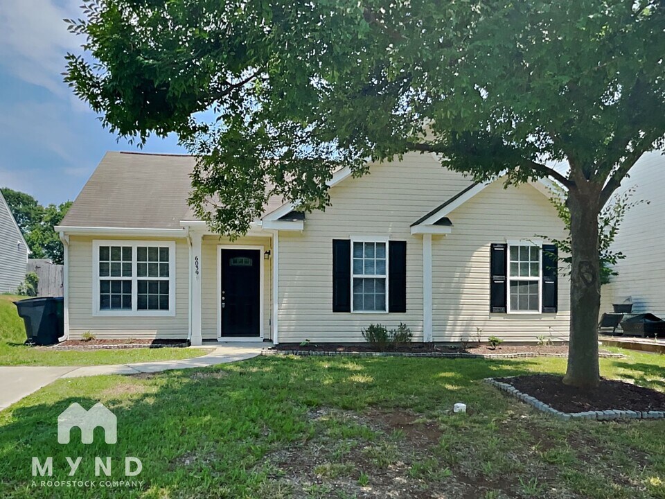 6039 Mary Blair Ln in Charlotte, NC - Foto de edificio