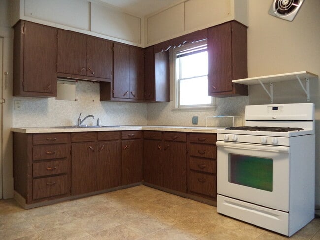 716 Beacon St in Minot, ND - Building Photo - Building Photo