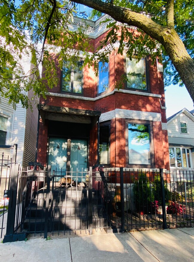 4419 S Wallace St Rentals in Chicago, IL