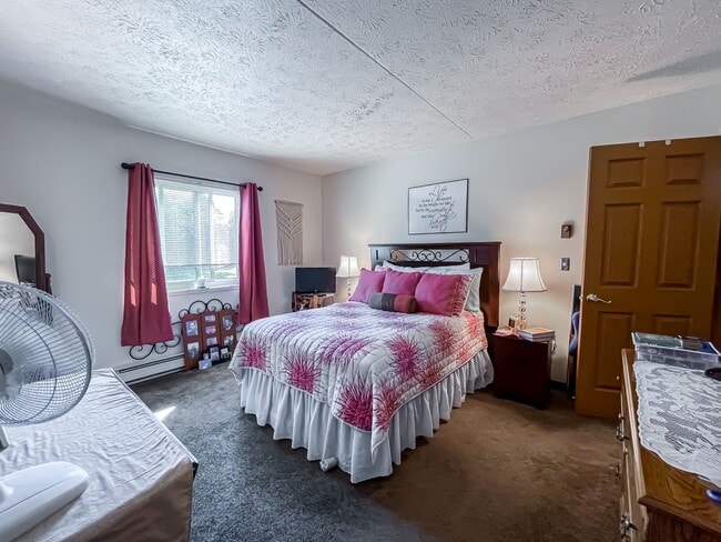 Newton Village Apartments in Newton Falls, OH - Building Photo - Building Photo