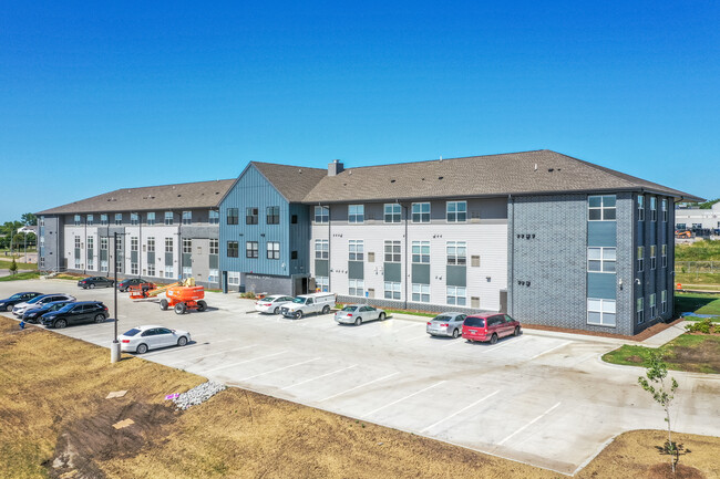 Greenhill Point in Waterloo, IA - Building Photo - Building Photo