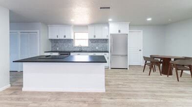2102 Custer Ave in Odessa, TX - Building Photo - Building Photo