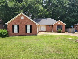 835 Heather Dr in Prattville, AL - Building Photo