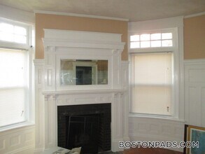 1887 Beacon St, Unit 1 in Brookline, MA - Building Photo - Building Photo