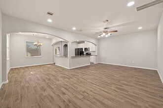 8407 Hawthorn Vly Ln in Houston, TX - Building Photo - Building Photo